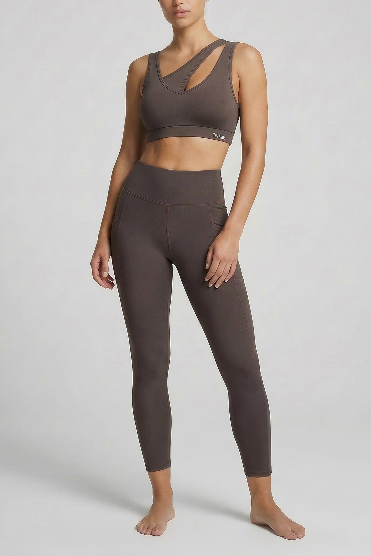 Сет LYNA Brown кафят оформящ сет от клин със странични джобове и асиметричен кроп топ с подплънки