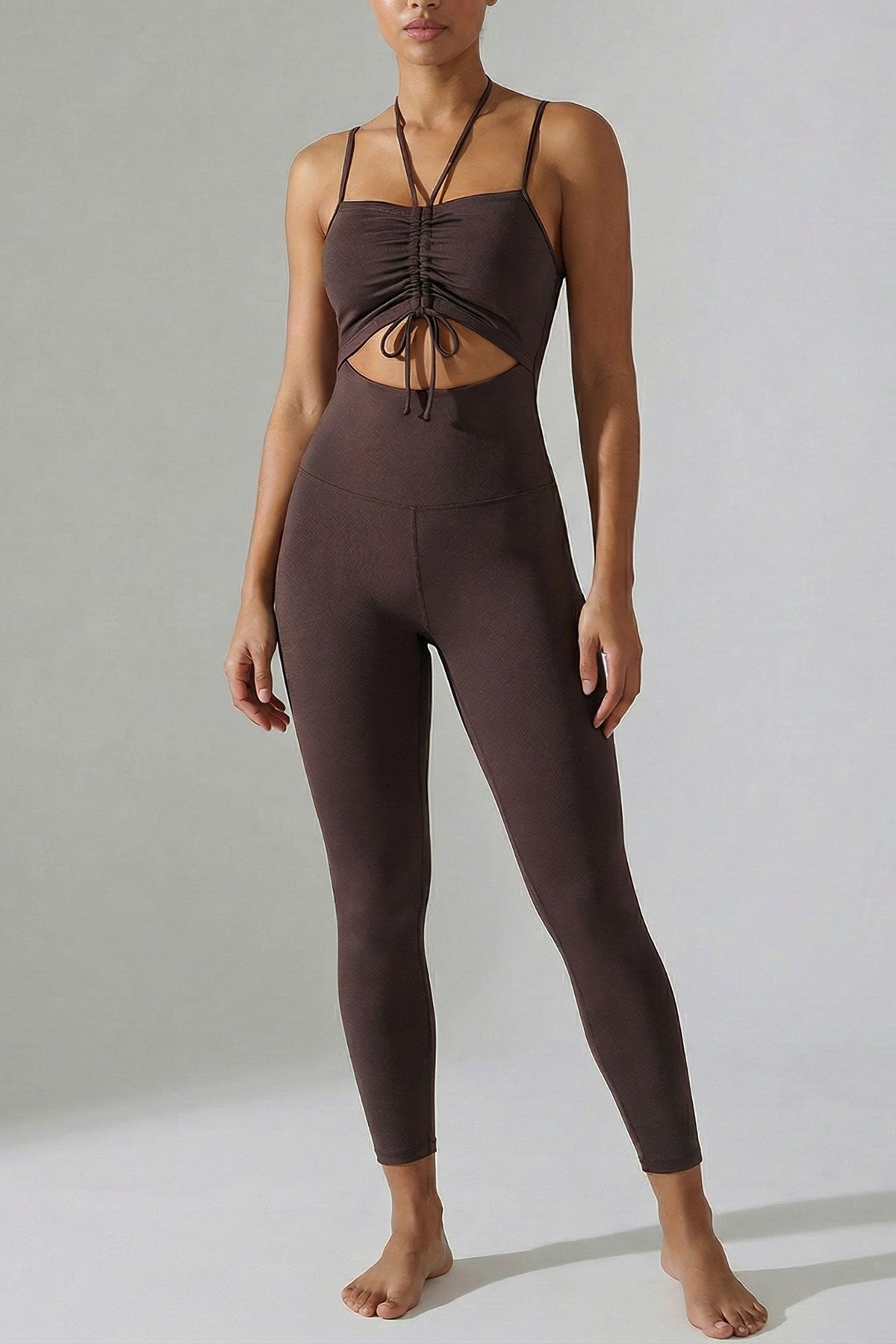 ZARIA Jumpsuit Brown кафяв оформящ спортен гащеризон с връзки в предната част и премахващи се подплънки | TheAmu
